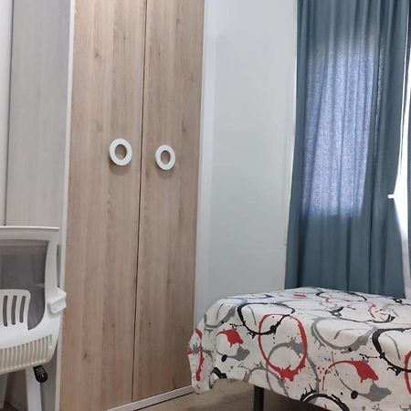 Hostal Ideal Gavà Exterior foto